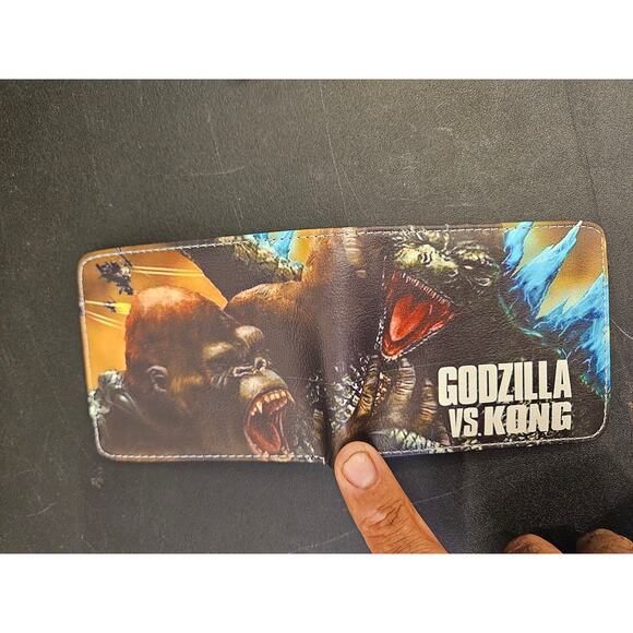 Godzilla vs Kong Men’s Wallet 🦍🦖 Geek Fashion | Movie Merch | Collector Piece - Picture 3 of 5
